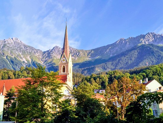 https://mdw-travel-data-us-east-1.s3.amazonaws.com/img/country/Austria/Hofgarten/img_02.jpg