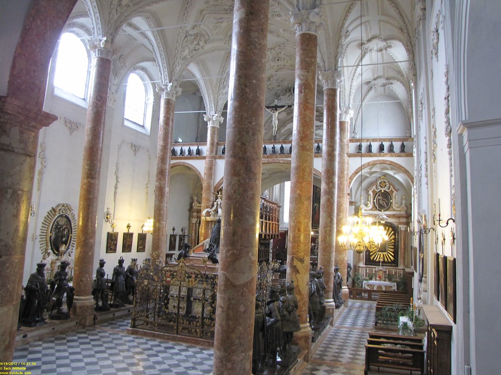 https://mdw-travel-data-us-east-1.s3.amazonaws.com/img/country/Austria/Hofkirche/img_01.jpg