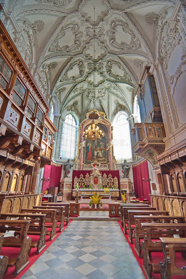 https://mdw-travel-data-us-east-1.s3.amazonaws.com/img/country/Austria/Hofkirche/img_02.jpg