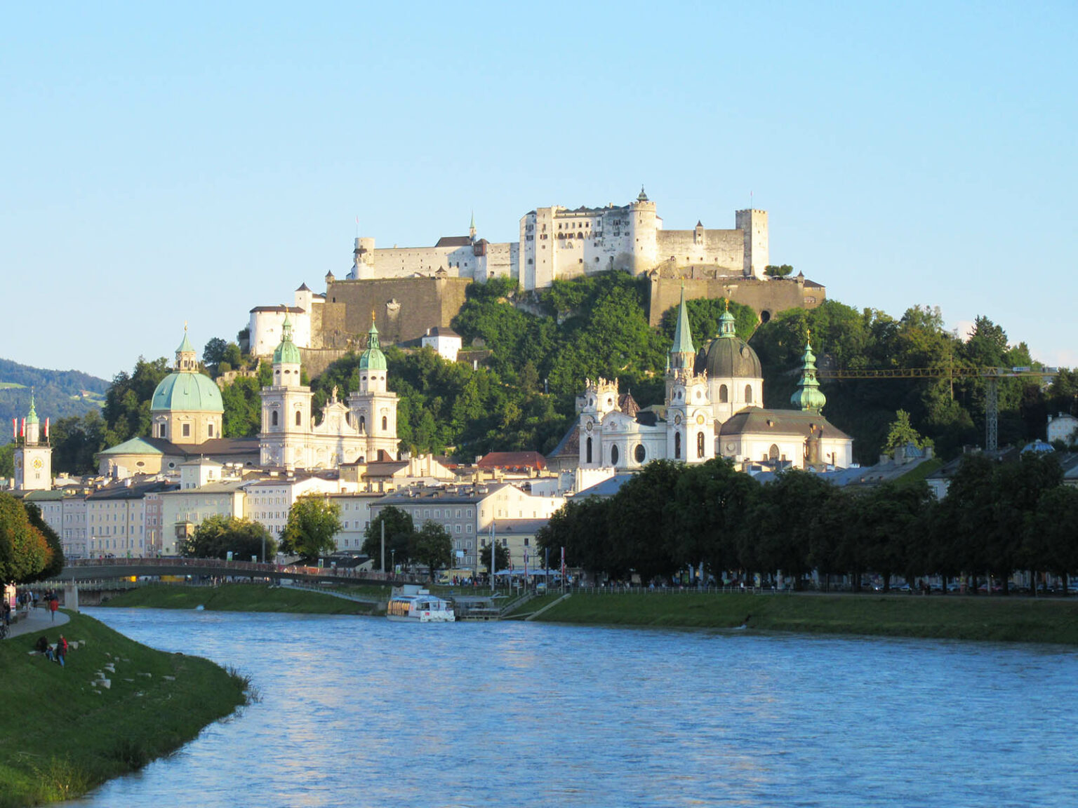https://mdw-travel-data-us-east-1.s3.amazonaws.com/img/country/Austria/Hohensalzburg-Fortress/img_01.jpg