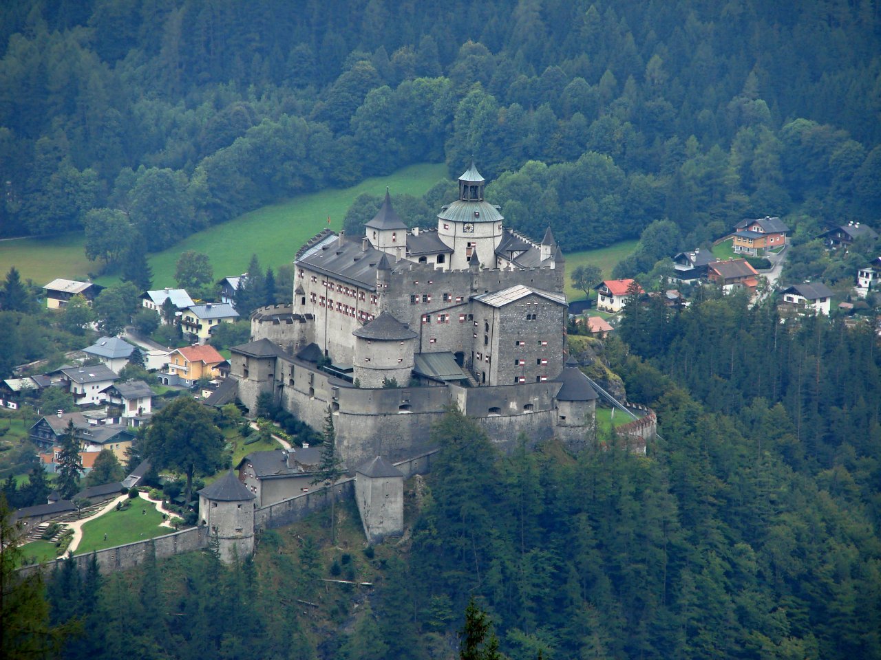 https://mdw-travel-data-us-east-1.s3.amazonaws.com/img/country/Austria/Hohenwerfen-Castle/img_01.jpg