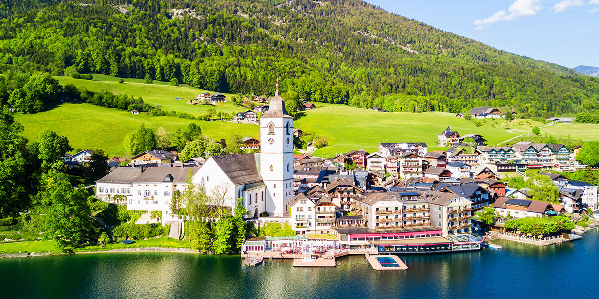https://mdw-travel-data-us-east-1.s3.amazonaws.com/img/country/Austria/Hotel-Im-Weissen-Rossl/img_01.jpg