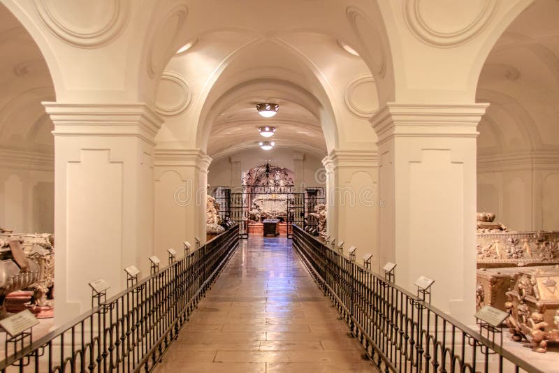 https://mdw-travel-data-us-east-1.s3.amazonaws.com/img/country/Austria/Imperial-Crypt/img_02.jpg
