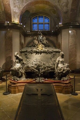 https://mdw-travel-data-us-east-1.s3.amazonaws.com/img/country/Austria/Imperial-Crypt/img_03.jpg