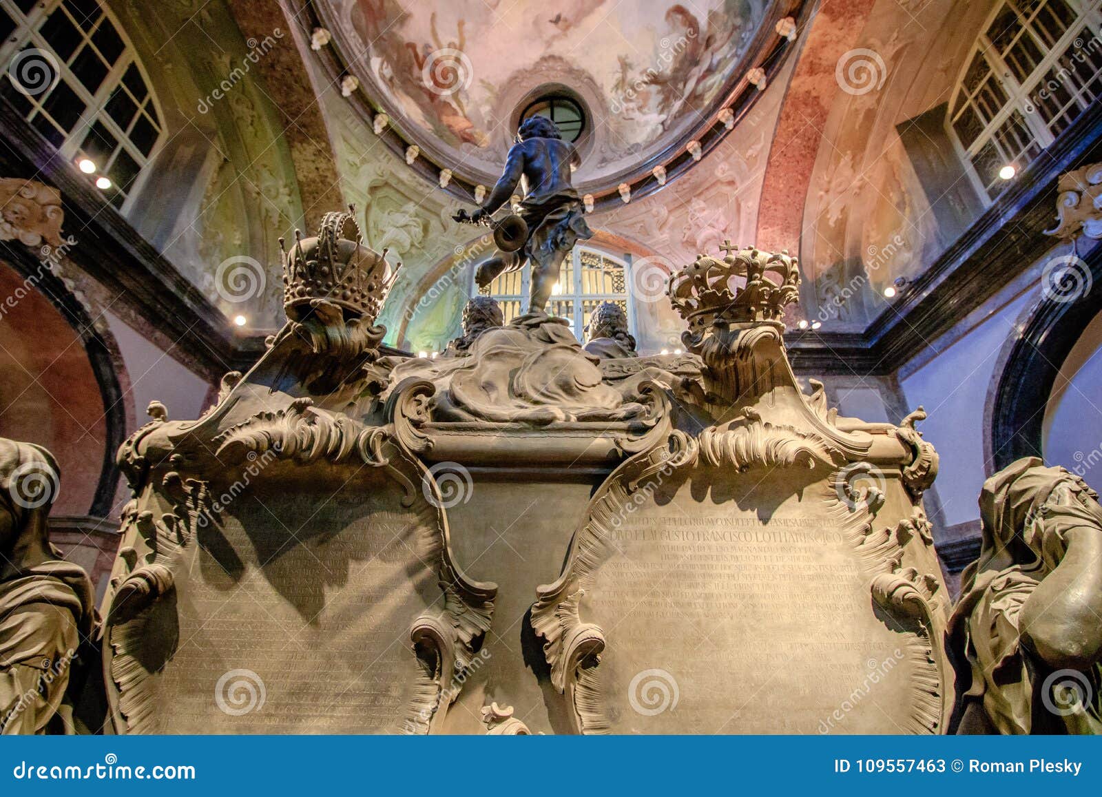 https://mdw-travel-data-us-east-1.s3.amazonaws.com/img/country/Austria/Imperial-Crypt/img_04.jpg