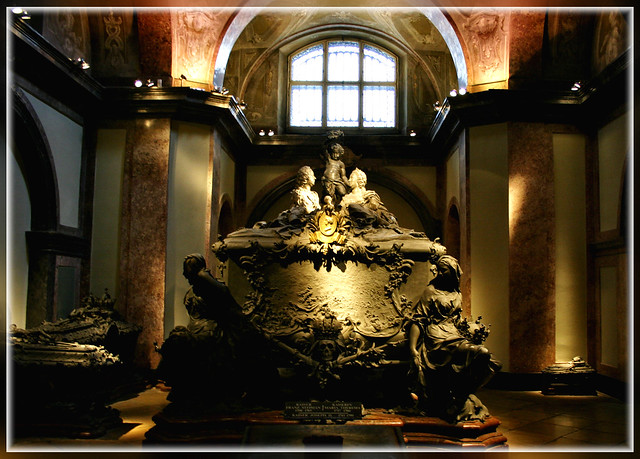 https://mdw-travel-data-us-east-1.s3.amazonaws.com/img/country/Austria/Imperial-Crypt/img_05.jpg