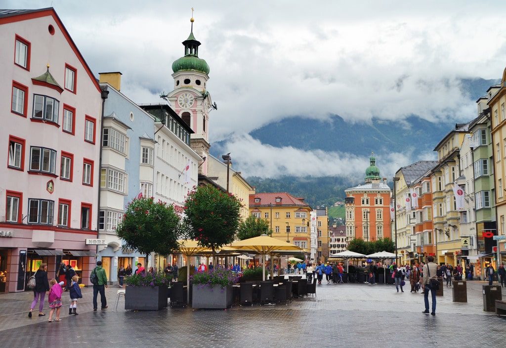 https://mdw-travel-data-us-east-1.s3.amazonaws.com/img/country/Austria/Innsbruck-Cathedral/img_02.jpg