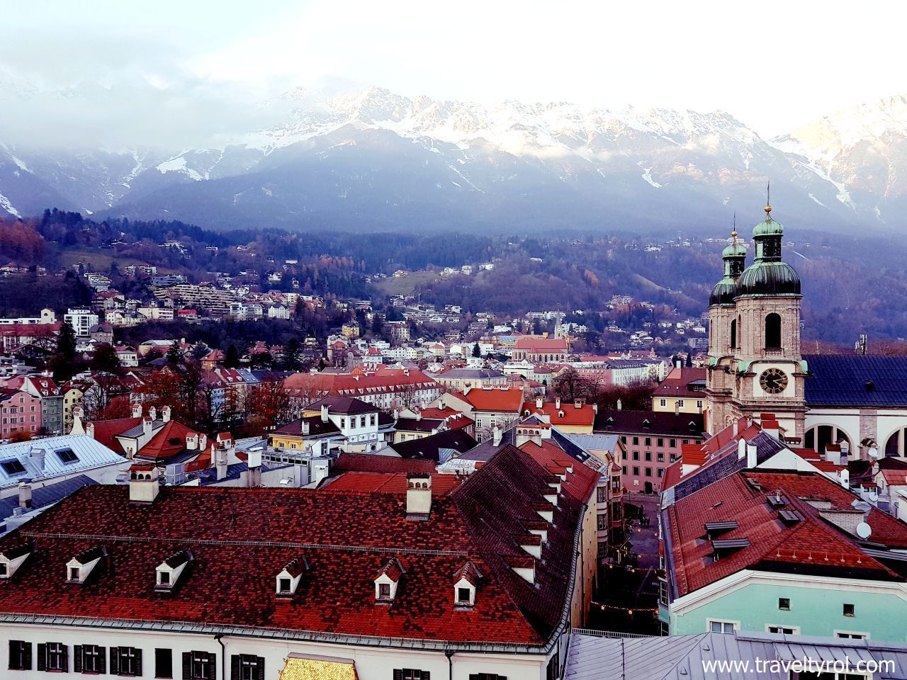 https://mdw-travel-data-us-east-1.s3.amazonaws.com/img/country/Austria/Innsbruck-Old-Town/img_02.jpg