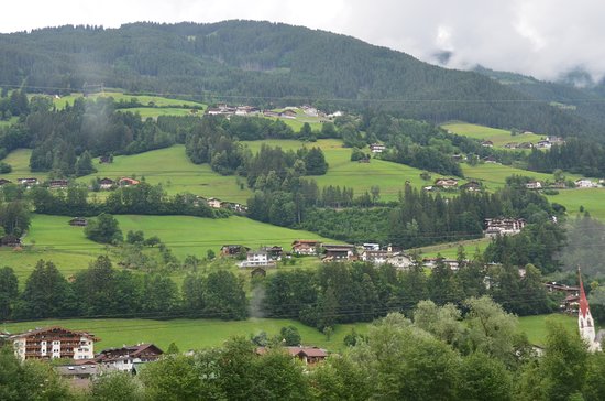 https://mdw-travel-data-us-east-1.s3.amazonaws.com/img/country/Austria/Jenbach/img_03.jpg