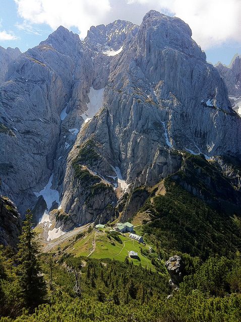 https://mdw-travel-data-us-east-1.s3.amazonaws.com/img/country/Austria/Kaiser-Mountains/img_03.jpg