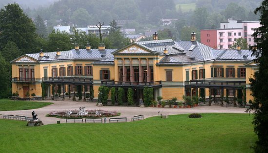 https://mdw-travel-data-us-east-1.s3.amazonaws.com/img/country/Austria/Kaiser-Villa-Museum/img_01.jpg
