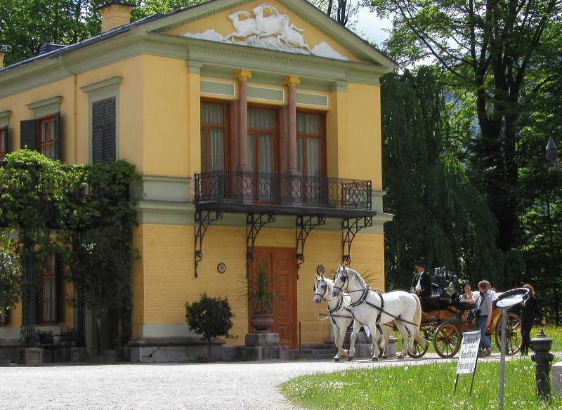 https://mdw-travel-data-us-east-1.s3.amazonaws.com/img/country/Austria/Kaiser-Villa-Museum/img_03.jpg