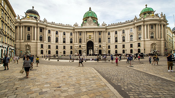 https://mdw-travel-data-us-east-1.s3.amazonaws.com/img/country/Austria/Kaiserhaus/img_01.jpg
