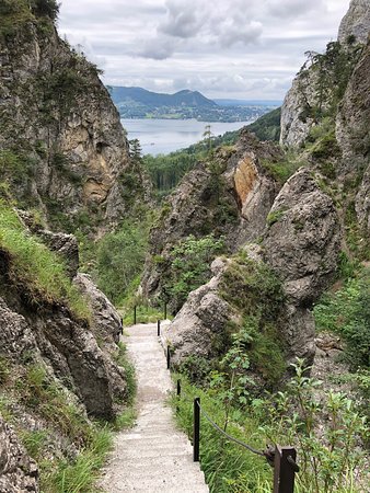 https://mdw-travel-data-us-east-1.s3.amazonaws.com/img/country/Austria/Kaltenbachwildnis/img_01.jpg