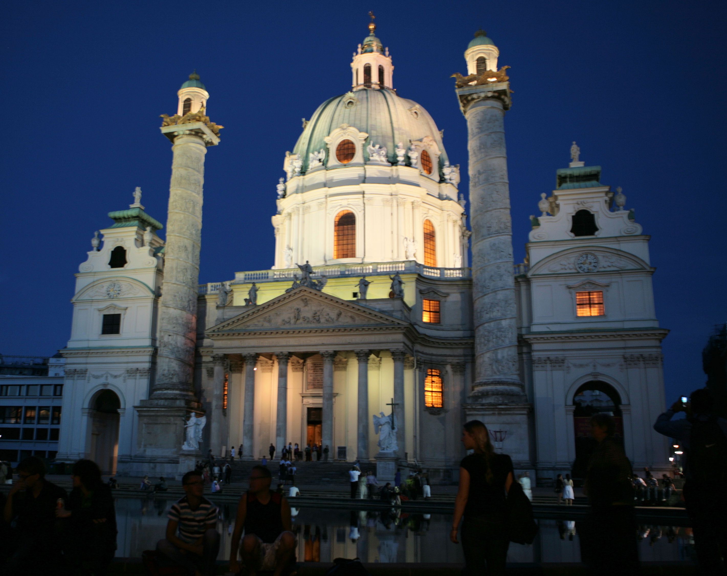 https://mdw-travel-data-us-east-1.s3.amazonaws.com/img/country/Austria/Karlskirche/img_01.jpg