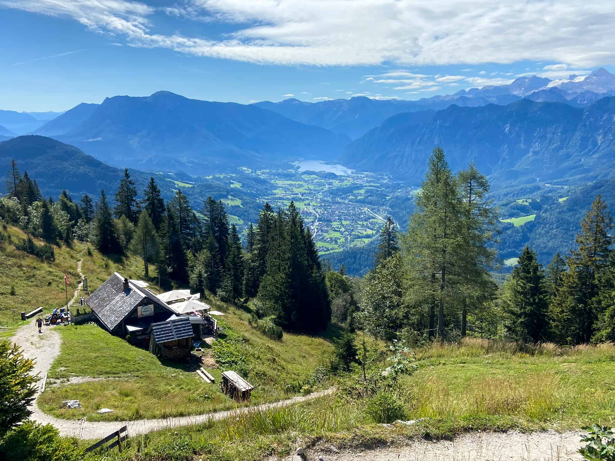https://mdw-travel-data-us-east-1.s3.amazonaws.com/img/country/Austria/Katrin-Cable-Car/img_01.jpg