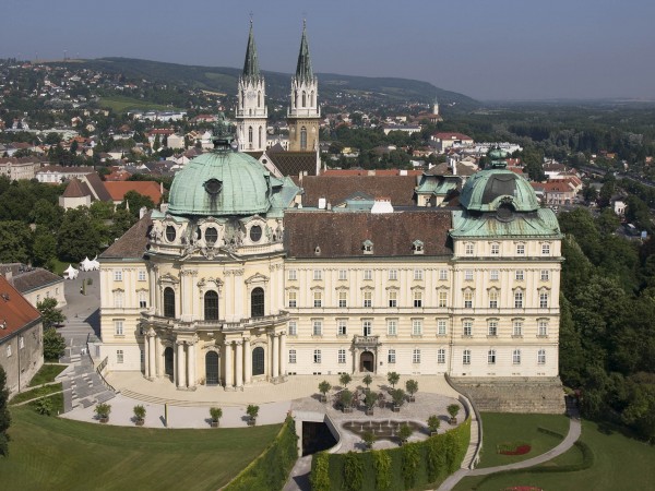 https://mdw-travel-data-us-east-1.s3.amazonaws.com/img/country/Austria/Klosterneuburg-Monastery/img_02.jpg