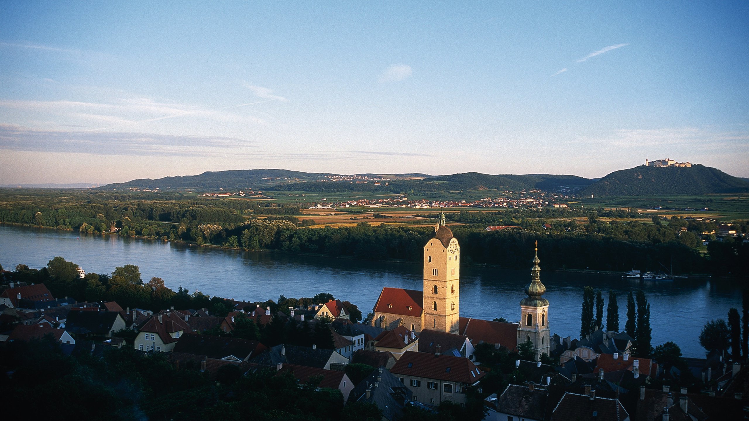 https://mdw-travel-data-us-east-1.s3.amazonaws.com/img/country/Austria/Krems-an-der-Donau/img_02.jpg