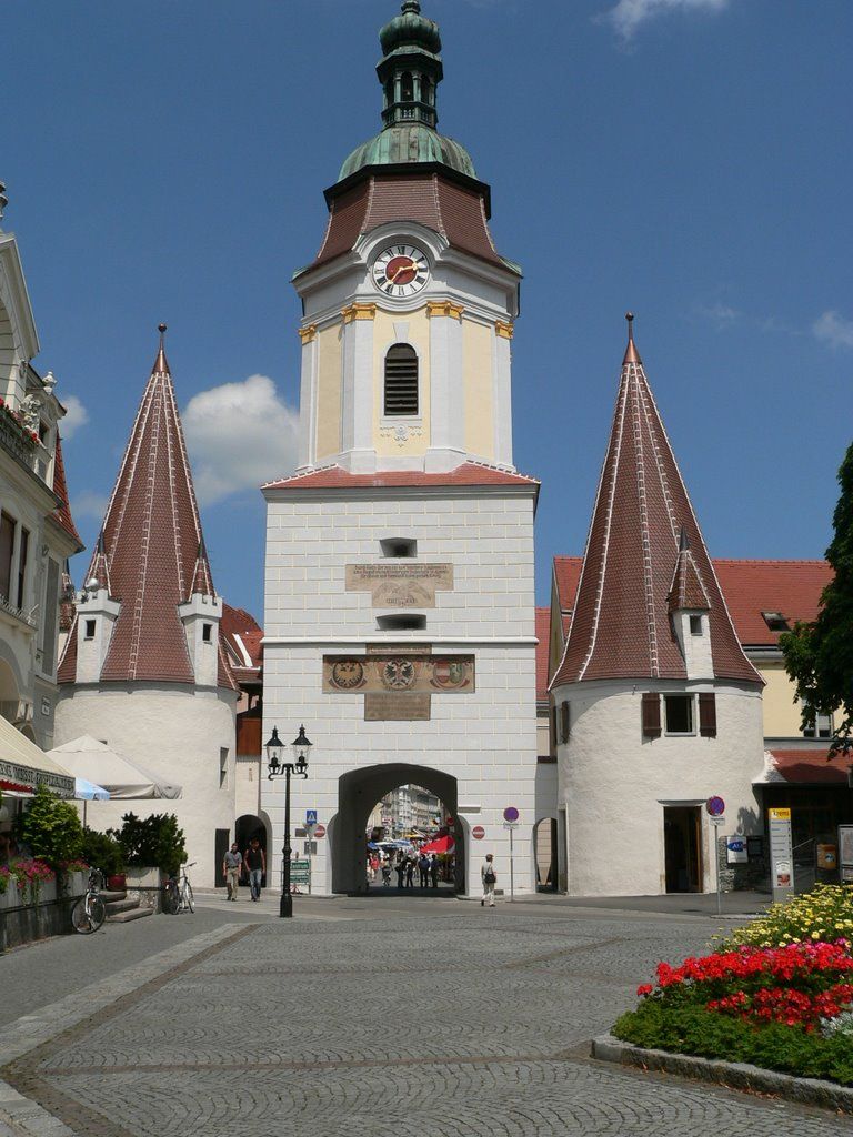 https://mdw-travel-data-us-east-1.s3.amazonaws.com/img/country/Austria/Kremser-Stadtumrundung/img_01.jpg