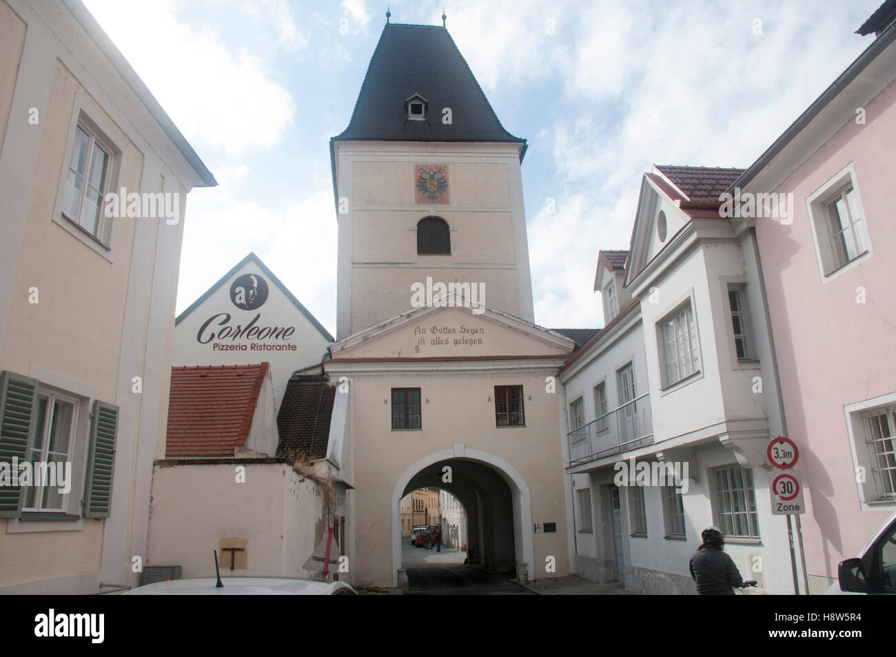 https://mdw-travel-data-us-east-1.s3.amazonaws.com/img/country/Austria/Kremser-Tor/img_03.jpg
