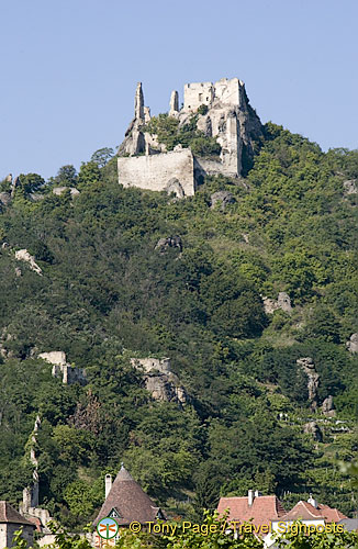https://mdw-travel-data-us-east-1.s3.amazonaws.com/img/country/Austria/Kuenringer-Castle/img_03.jpg