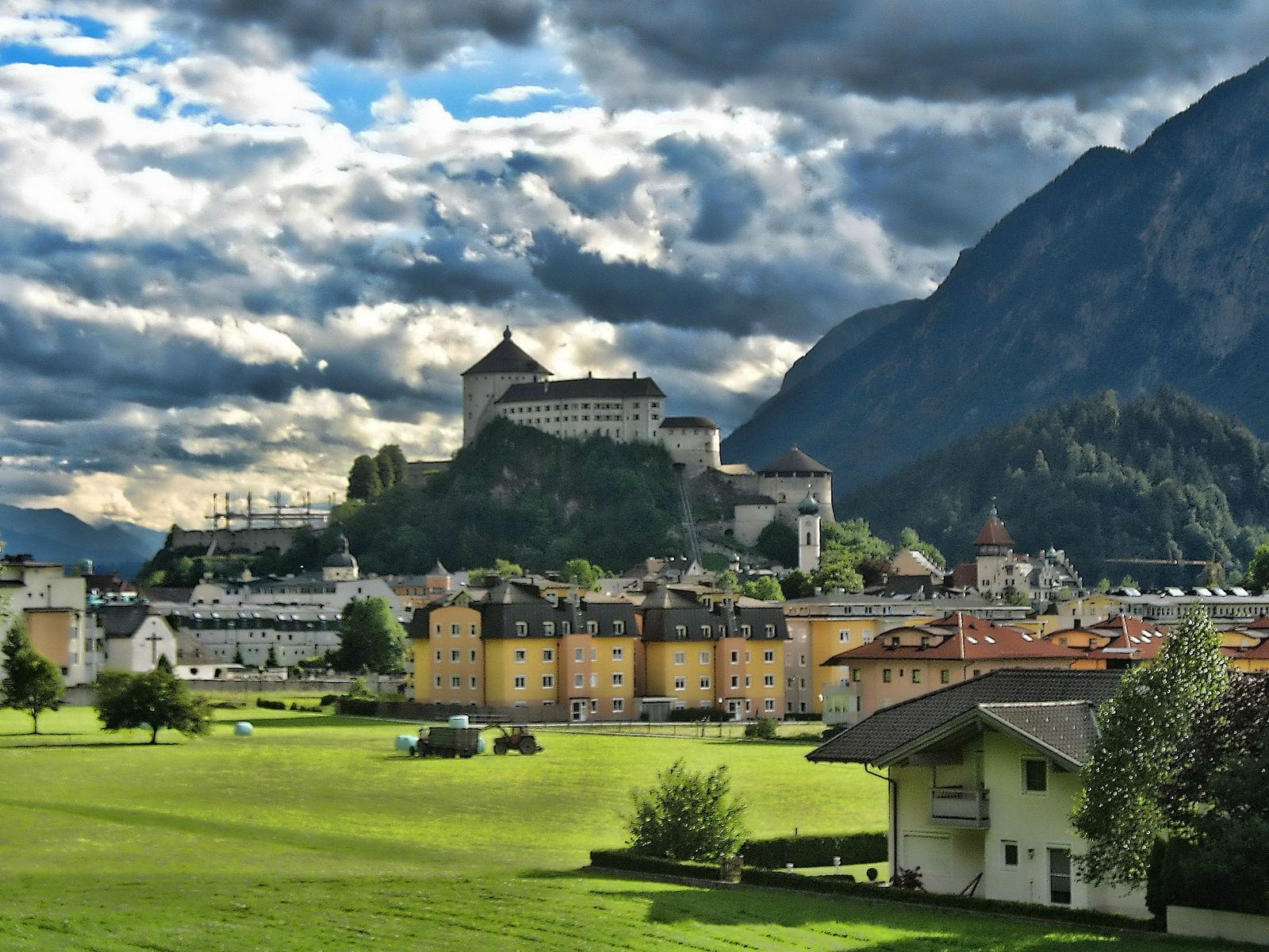 https://mdw-travel-data-us-east-1.s3.amazonaws.com/img/country/Austria/Kufstein-Fortress/img_03.jpg