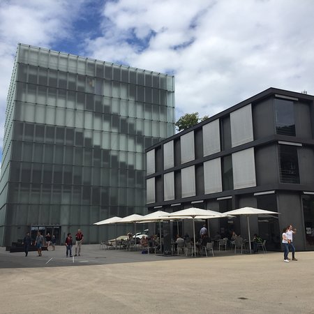 https://mdw-travel-data-us-east-1.s3.amazonaws.com/img/country/Austria/Kunsthaus-Bregenz/img_02.jpg