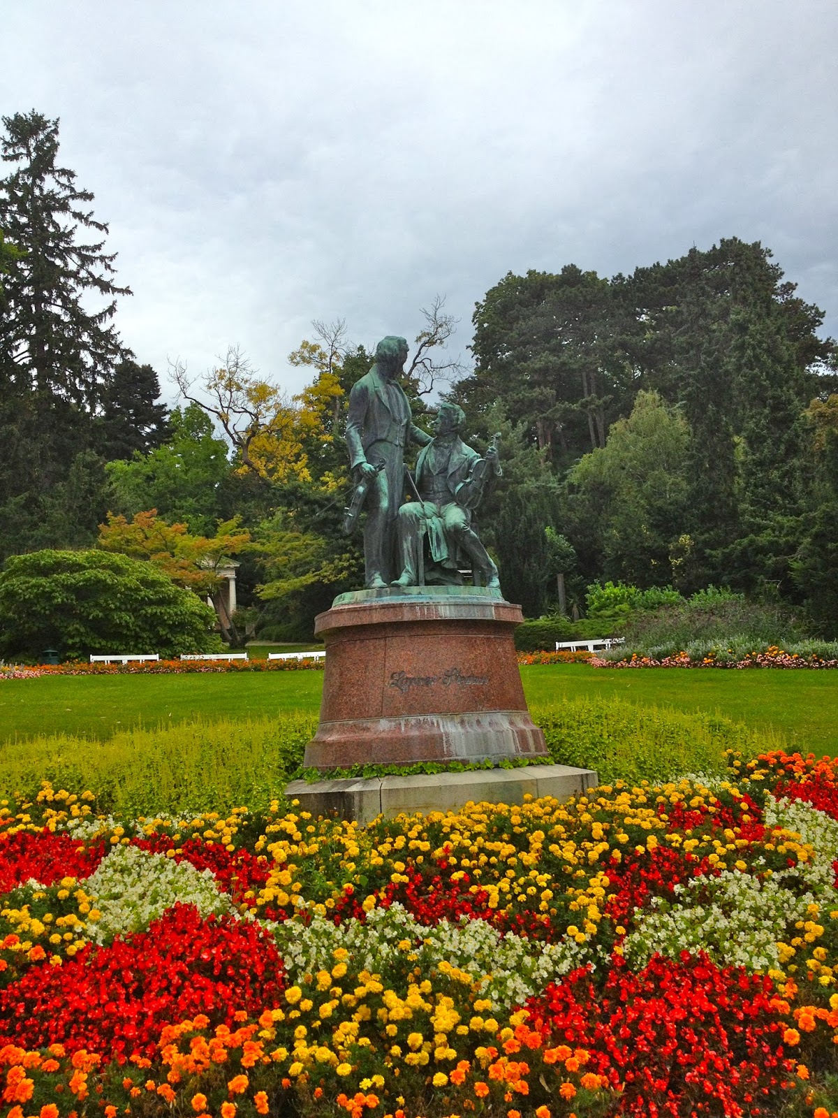 https://mdw-travel-data-us-east-1.s3.amazonaws.com/img/country/Austria/Kurpark-Baden/img_01.jpg
