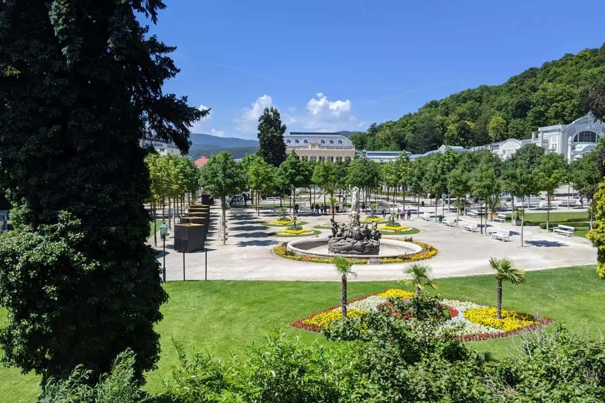 https://mdw-travel-data-us-east-1.s3.amazonaws.com/img/country/Austria/Kurpark-Baden/img_02.jpg