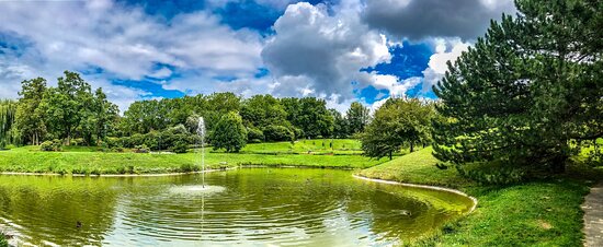 https://mdw-travel-data-us-east-1.s3.amazonaws.com/img/country/Austria/Kurpark/img_01.jpg