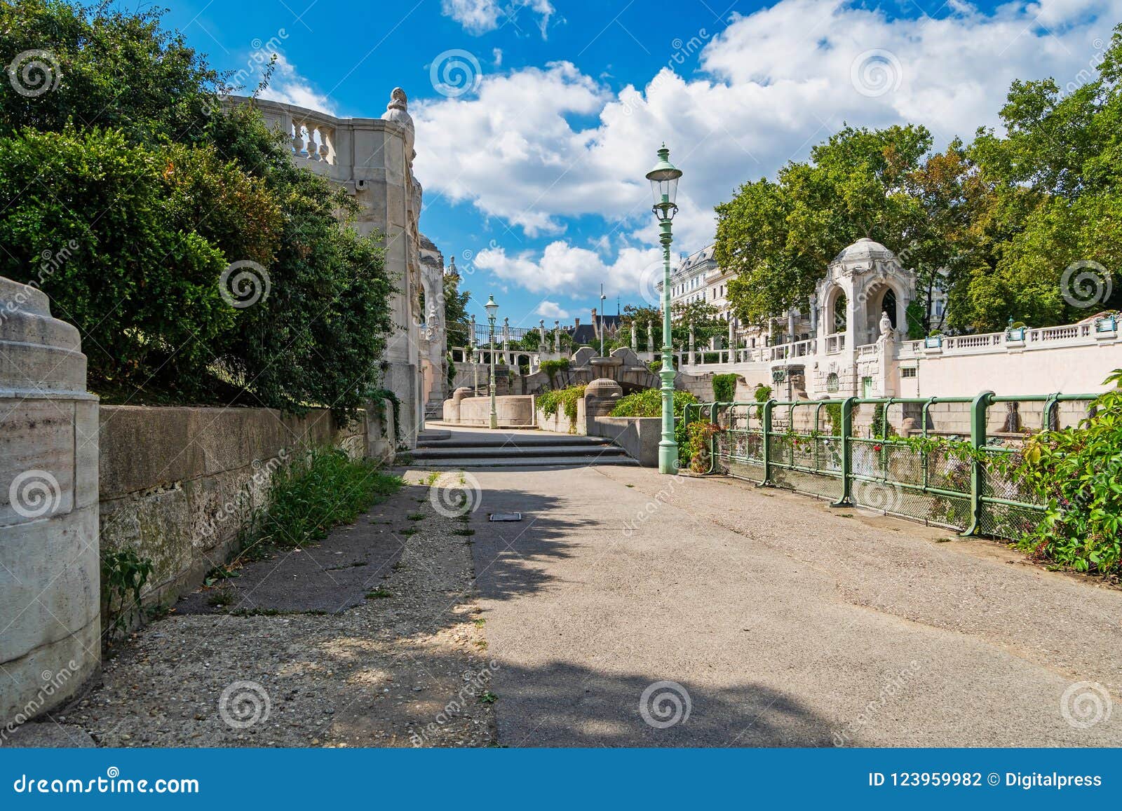 https://mdw-travel-data-us-east-1.s3.amazonaws.com/img/country/Austria/Kurparkplatz/img_01.jpg
