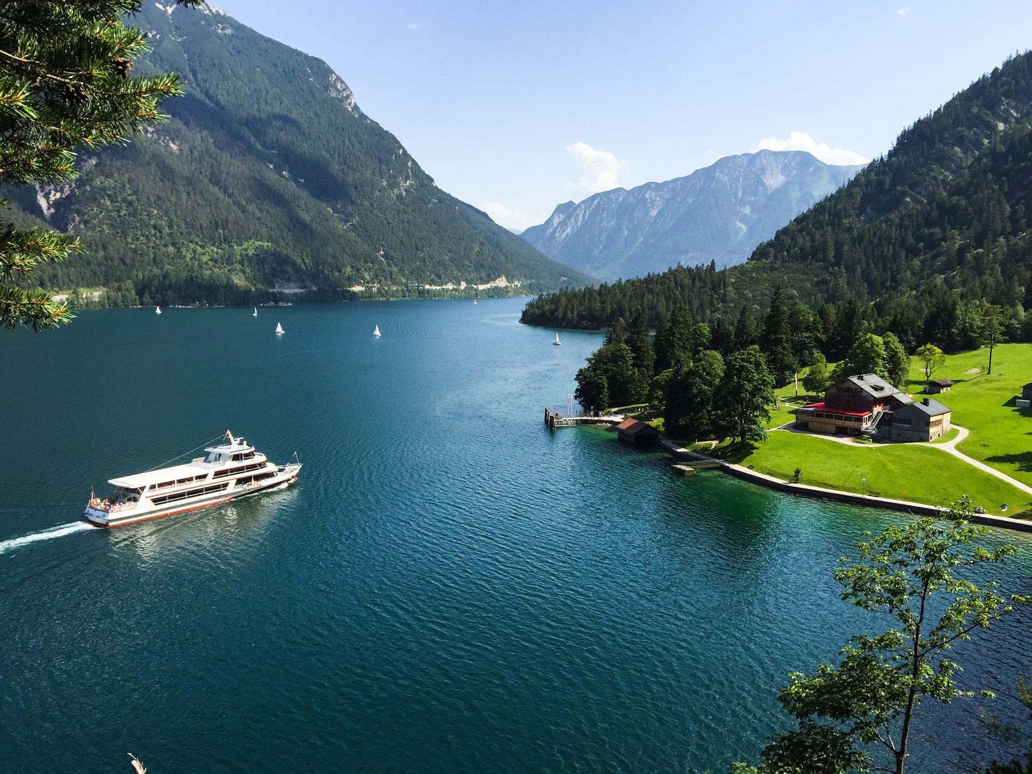 https://mdw-travel-data-us-east-1.s3.amazonaws.com/img/country/Austria/Lake-Achen/img_02.jpg