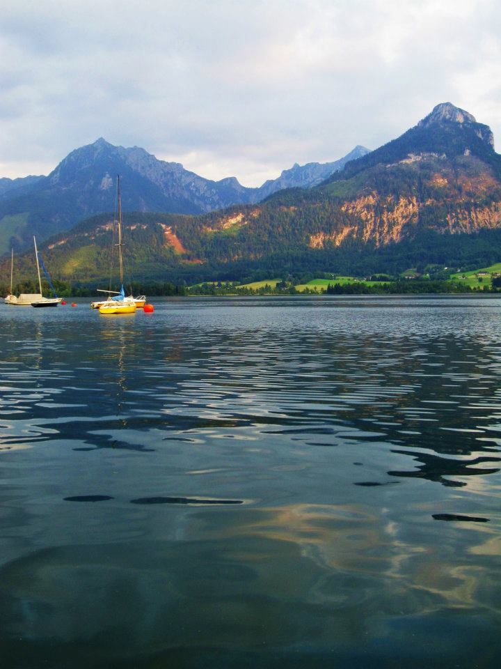 https://mdw-travel-data-us-east-1.s3.amazonaws.com/img/country/Austria/Lake-Wolfgang/img_02.jpg