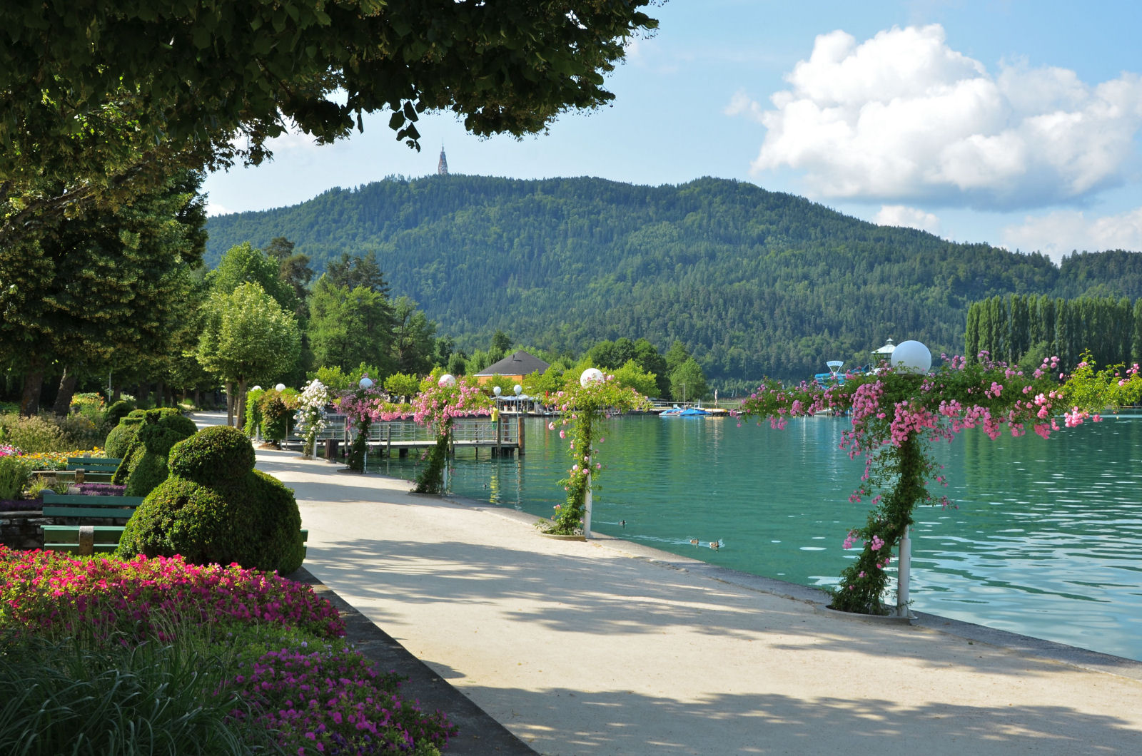 https://mdw-travel-data-us-east-1.s3.amazonaws.com/img/country/Austria/Lake-Worthersee/img_05.jpg