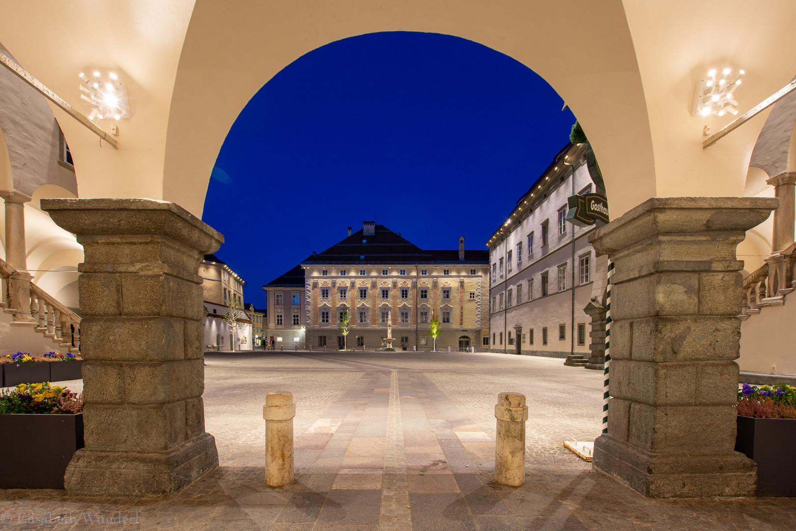 https://mdw-travel-data-us-east-1.s3.amazonaws.com/img/country/Austria/Landhaus-Klagenfurt/img_01.jpg