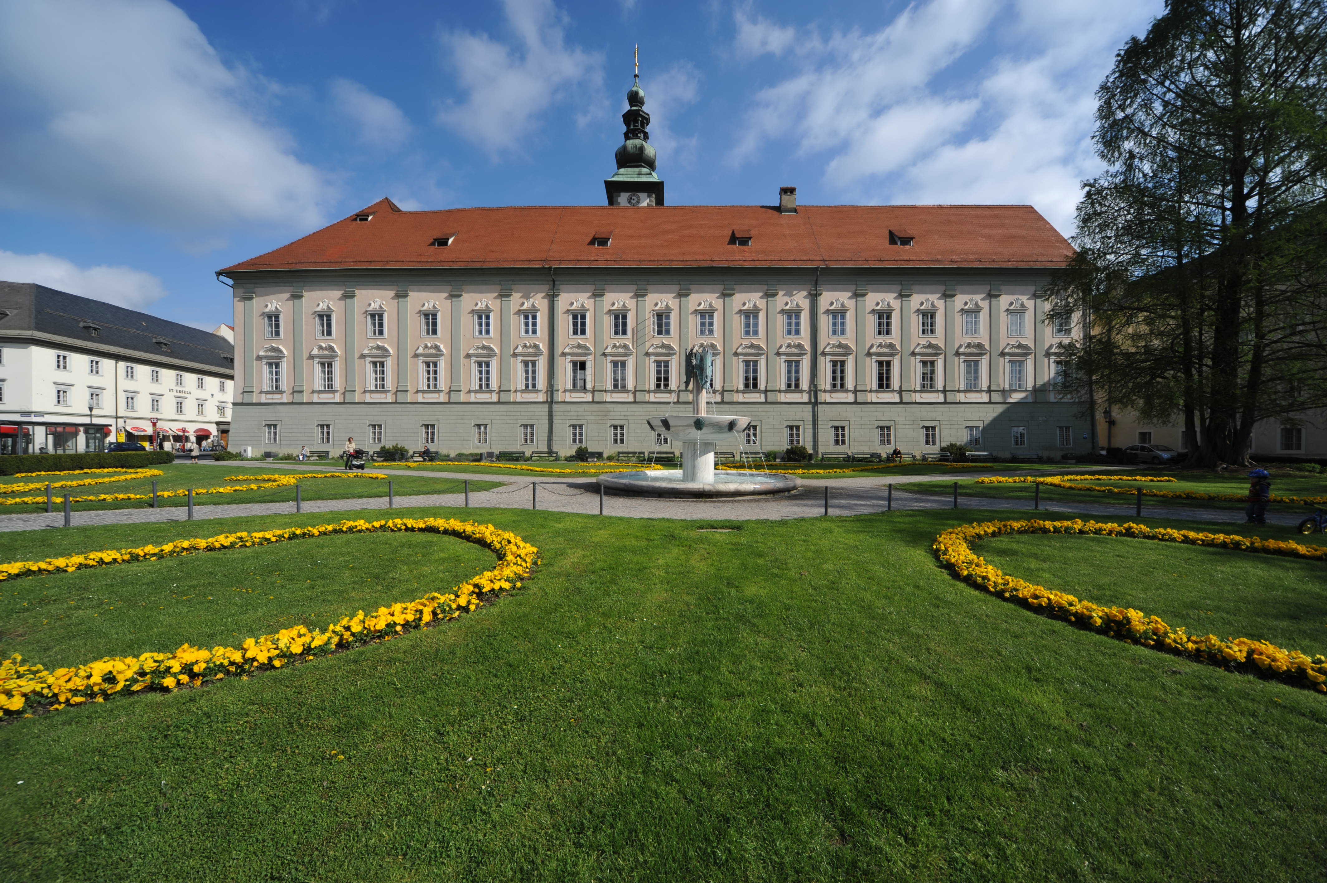 https://mdw-travel-data-us-east-1.s3.amazonaws.com/img/country/Austria/Landhaus-Klagenfurt/img_03.jpg