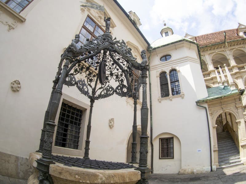 https://mdw-travel-data-us-east-1.s3.amazonaws.com/img/country/Austria/Landhaus/img_01.jpg