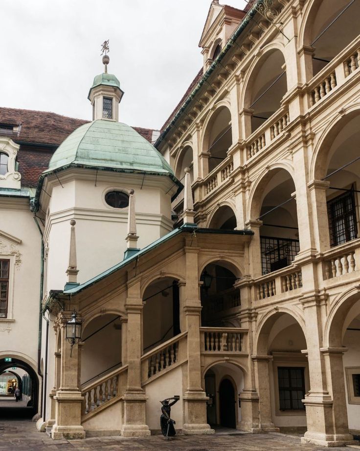 https://mdw-travel-data-us-east-1.s3.amazonaws.com/img/country/Austria/Landhaus/img_03.jpg