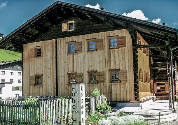 https://mdw-travel-data-us-east-1.s3.amazonaws.com/img/country/Austria/Lech-Museum-Huber-Hus/img_03.jpg