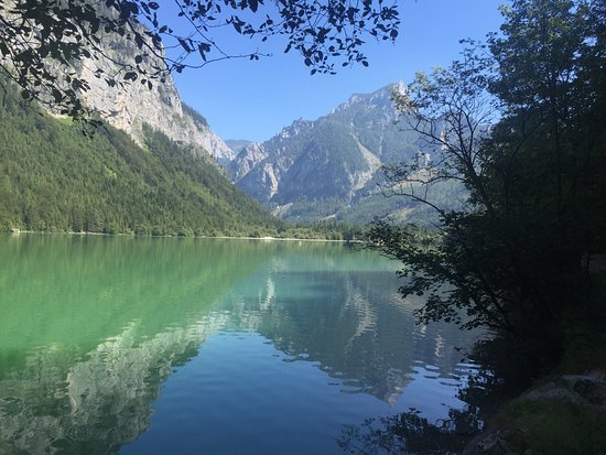 https://mdw-travel-data-us-east-1.s3.amazonaws.com/img/country/Austria/Leopoldsteinersee/img_05.jpg