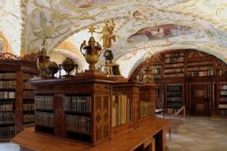 https://mdw-travel-data-us-east-1.s3.amazonaws.com/img/country/Austria/Lilienfeld-Abbey/img_03.jpg