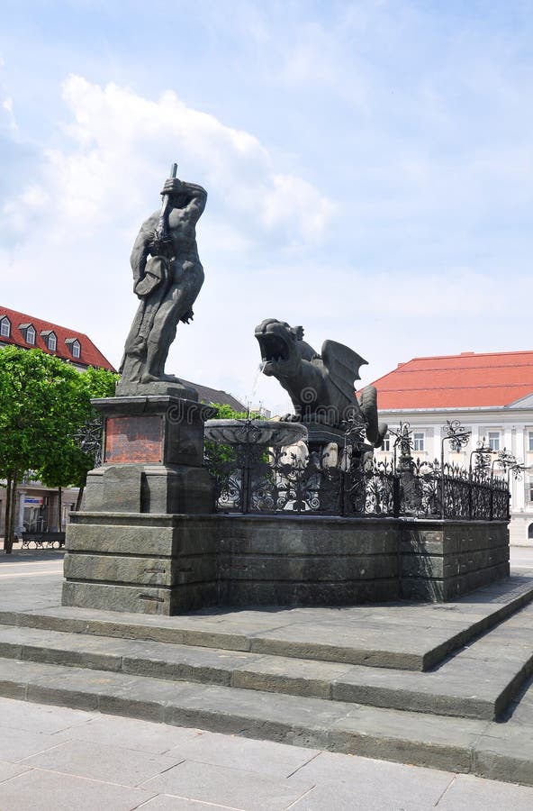 https://mdw-travel-data-us-east-1.s3.amazonaws.com/img/country/Austria/Lindwurmbrunnen/img_01.jpg