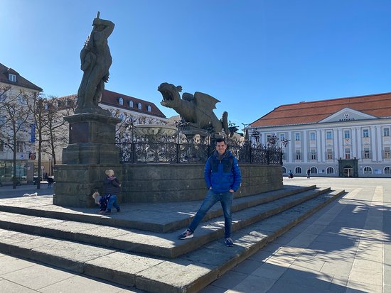 https://mdw-travel-data-us-east-1.s3.amazonaws.com/img/country/Austria/Lindwurmbrunnen/img_02.jpg