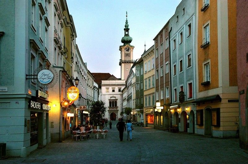 https://mdw-travel-data-us-east-1.s3.amazonaws.com/img/country/Austria/Linz-Old-Town/img_03.jpg
