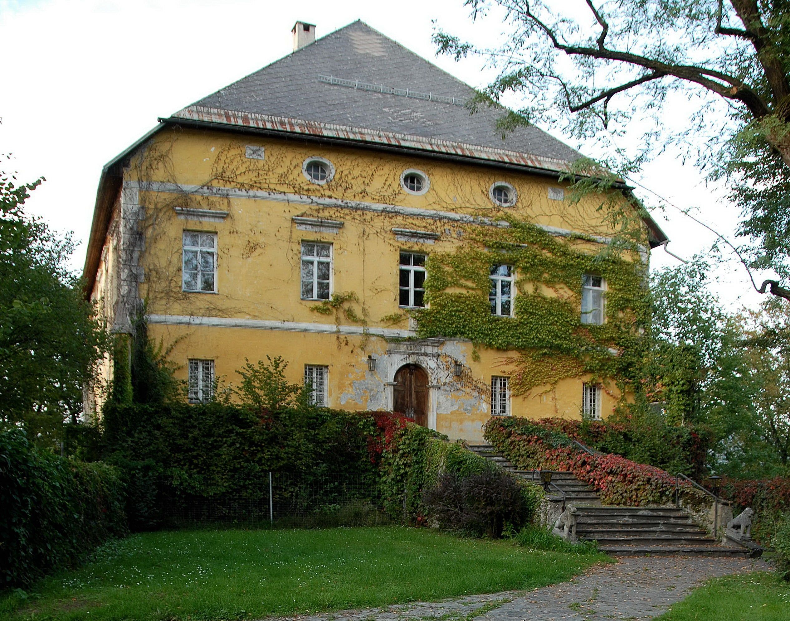 https://mdw-travel-data-us-east-1.s3.amazonaws.com/img/country/Austria/Maria-Loretto/img_03.jpg