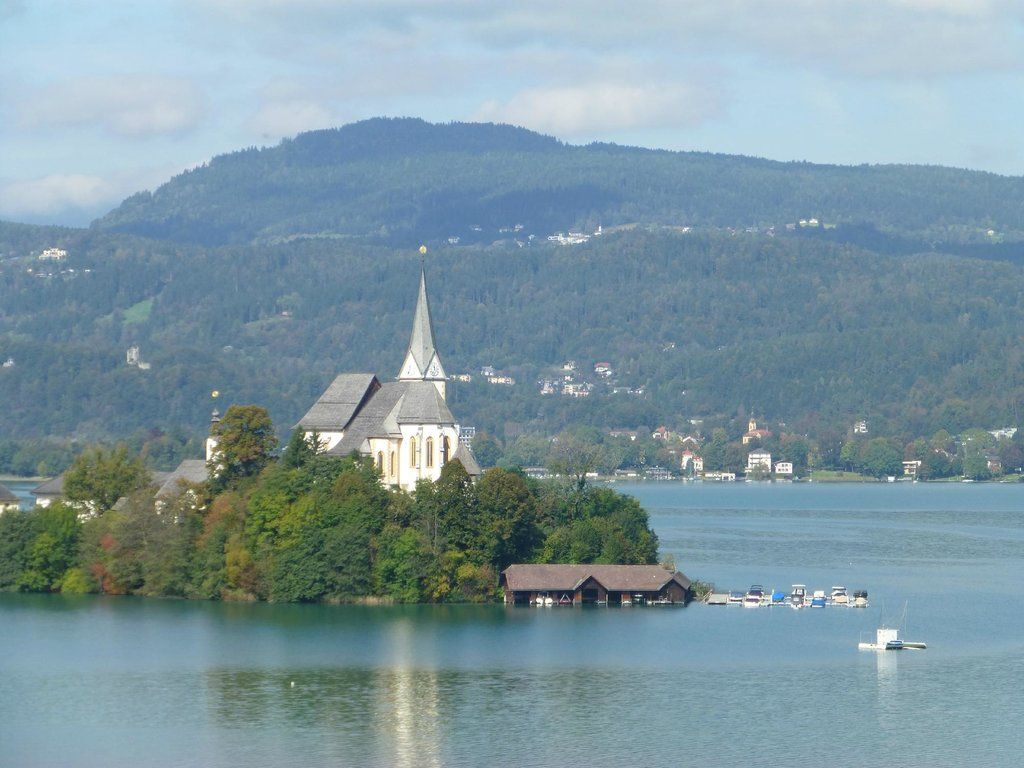 https://mdw-travel-data-us-east-1.s3.amazonaws.com/img/country/Austria/Maria-Worth/img_02.jpg