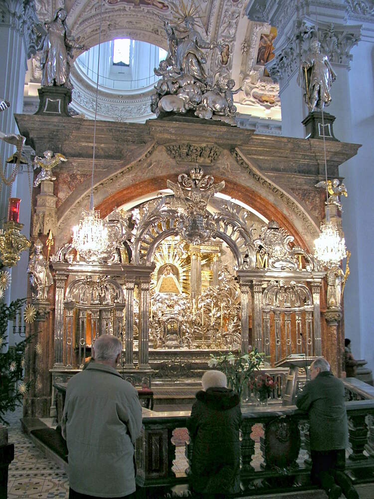 https://mdw-travel-data-us-east-1.s3.amazonaws.com/img/country/Austria/Mariazell-Basilica/img_03.jpg