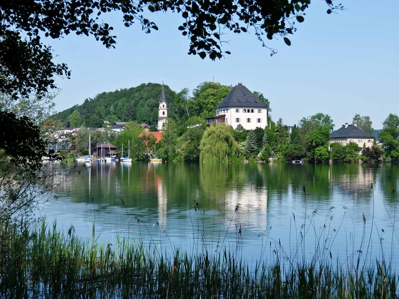 https://mdw-travel-data-us-east-1.s3.amazonaws.com/img/country/Austria/Mattsee-Castle/img_03.jpg