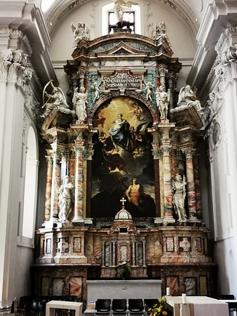 https://mdw-travel-data-us-east-1.s3.amazonaws.com/img/country/Austria/Mausoleum-of-Emperor-Ferdinand-II/img_01.jpg