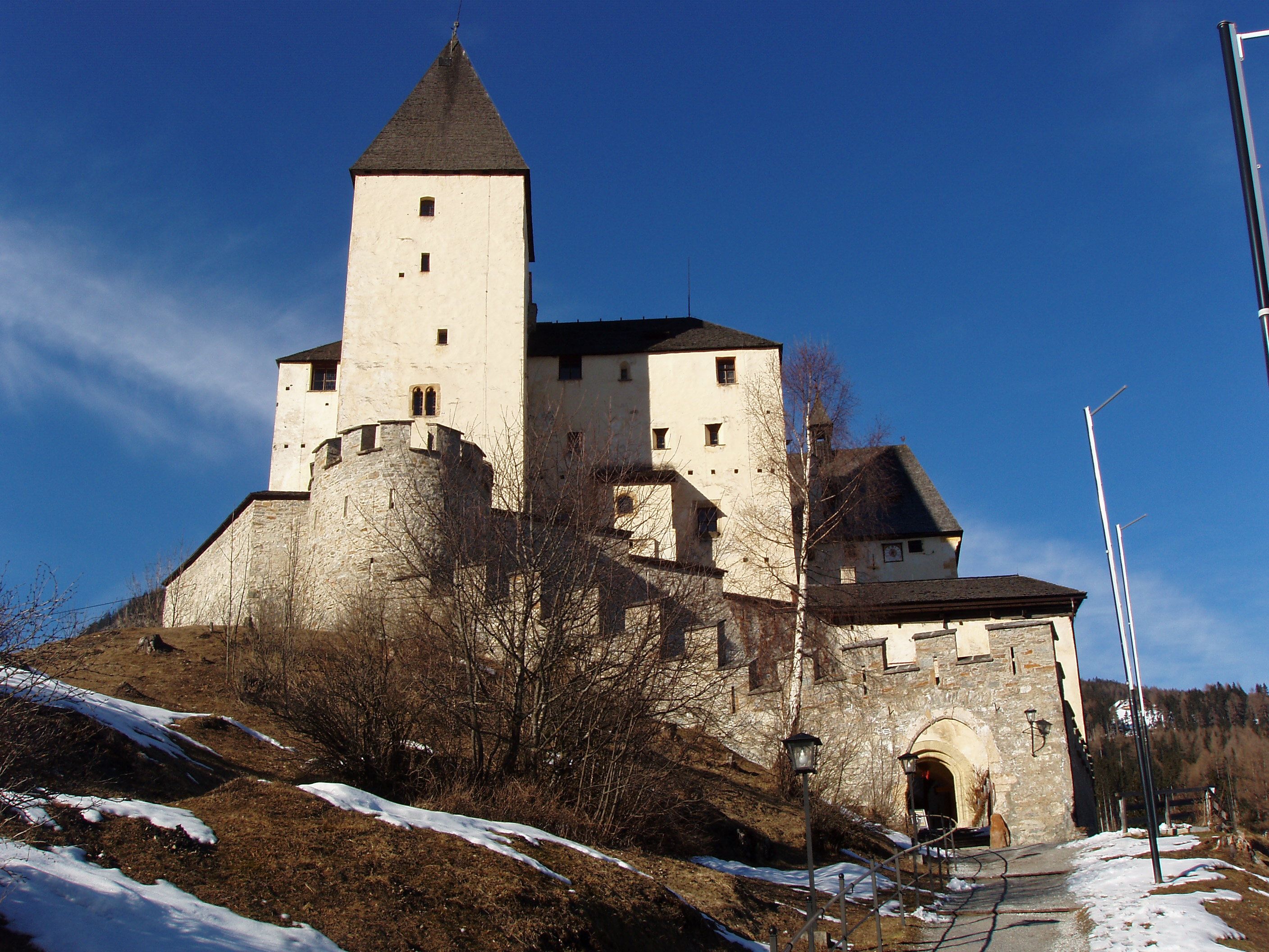 https://mdw-travel-data-us-east-1.s3.amazonaws.com/img/country/Austria/Mautern-Castle/img_01.jpg